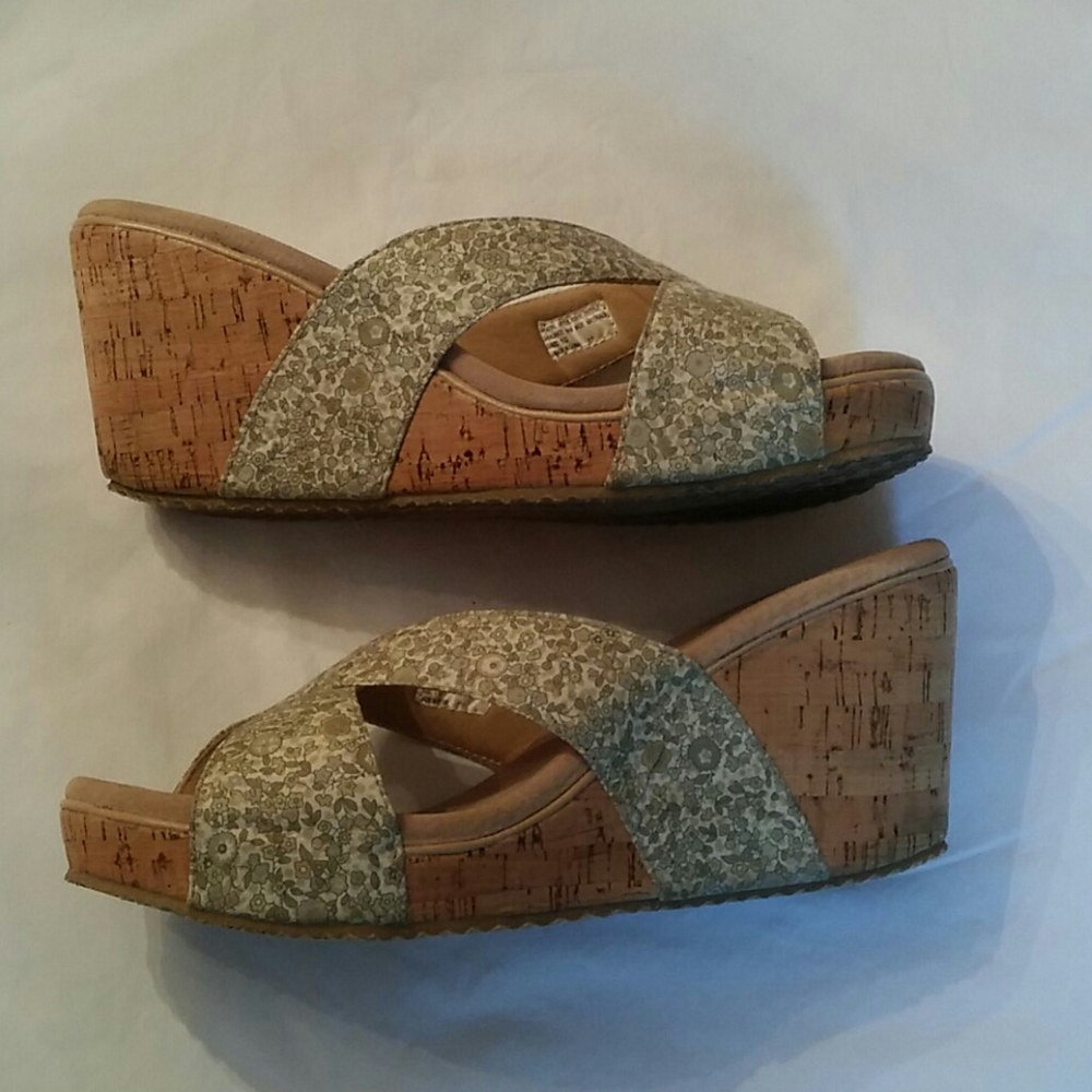 Shoes - Picture 3 of 4